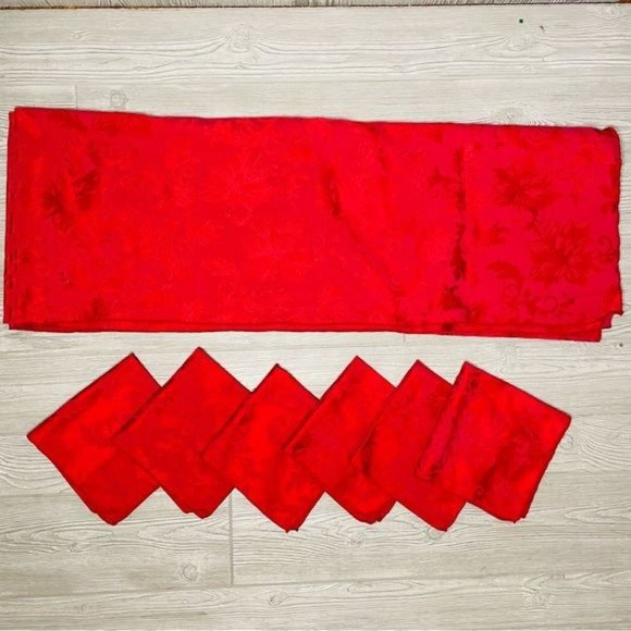 Red poinsettia Christmas table cloth and 6 napkins table linens roughly 52 x 80” - Picture 2 of 4